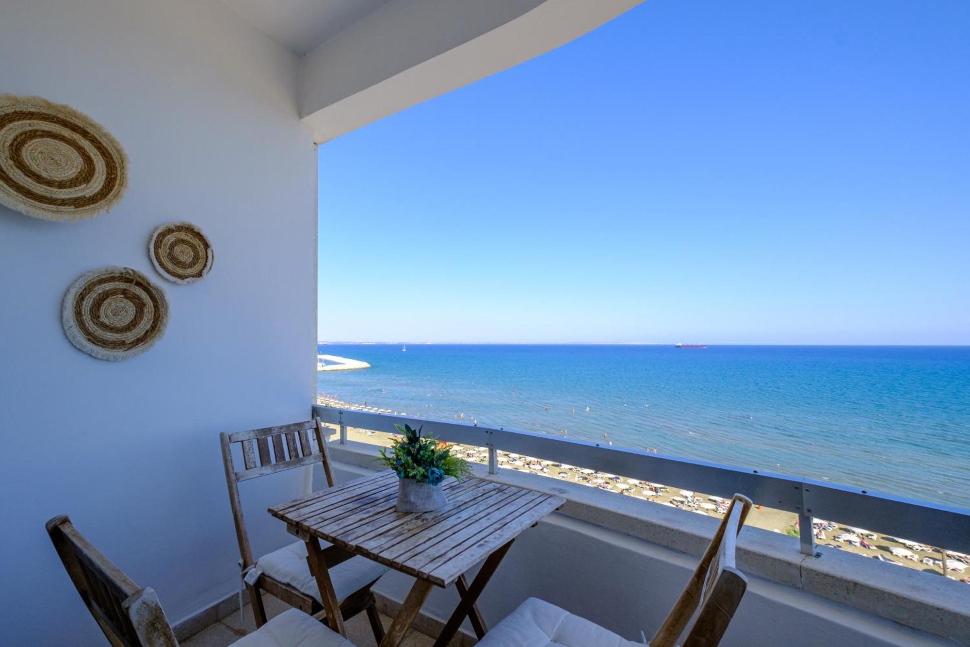 Lazuli Sea View Beachfront- Ap 61 Ларнака Экстерьер фото
