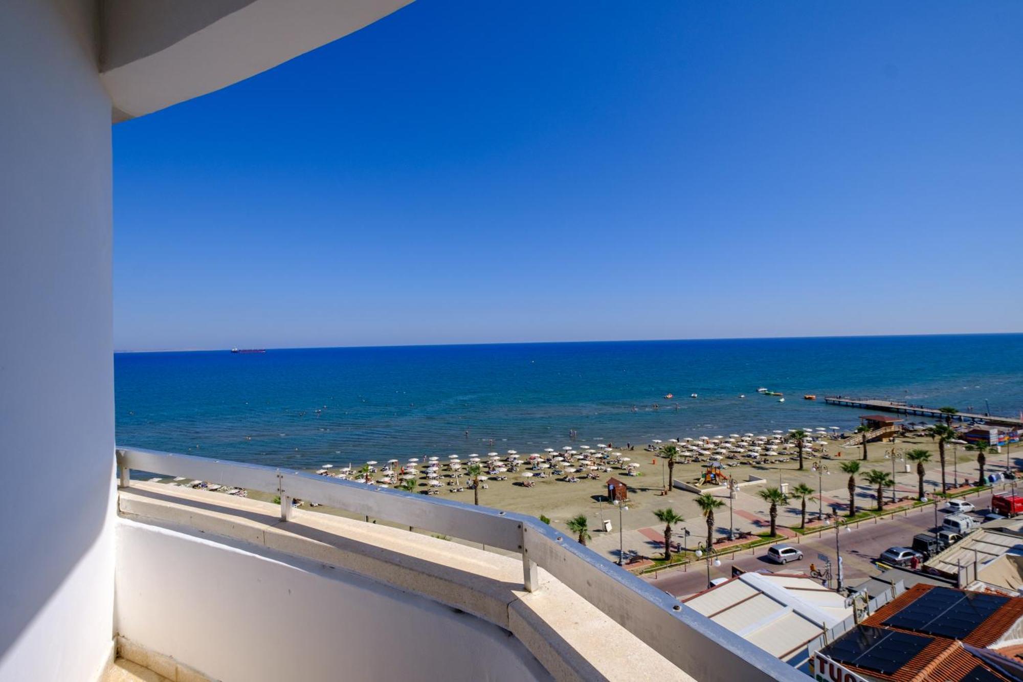 Lazuli Sea View Beachfront- Ap 61 Ларнака Экстерьер фото