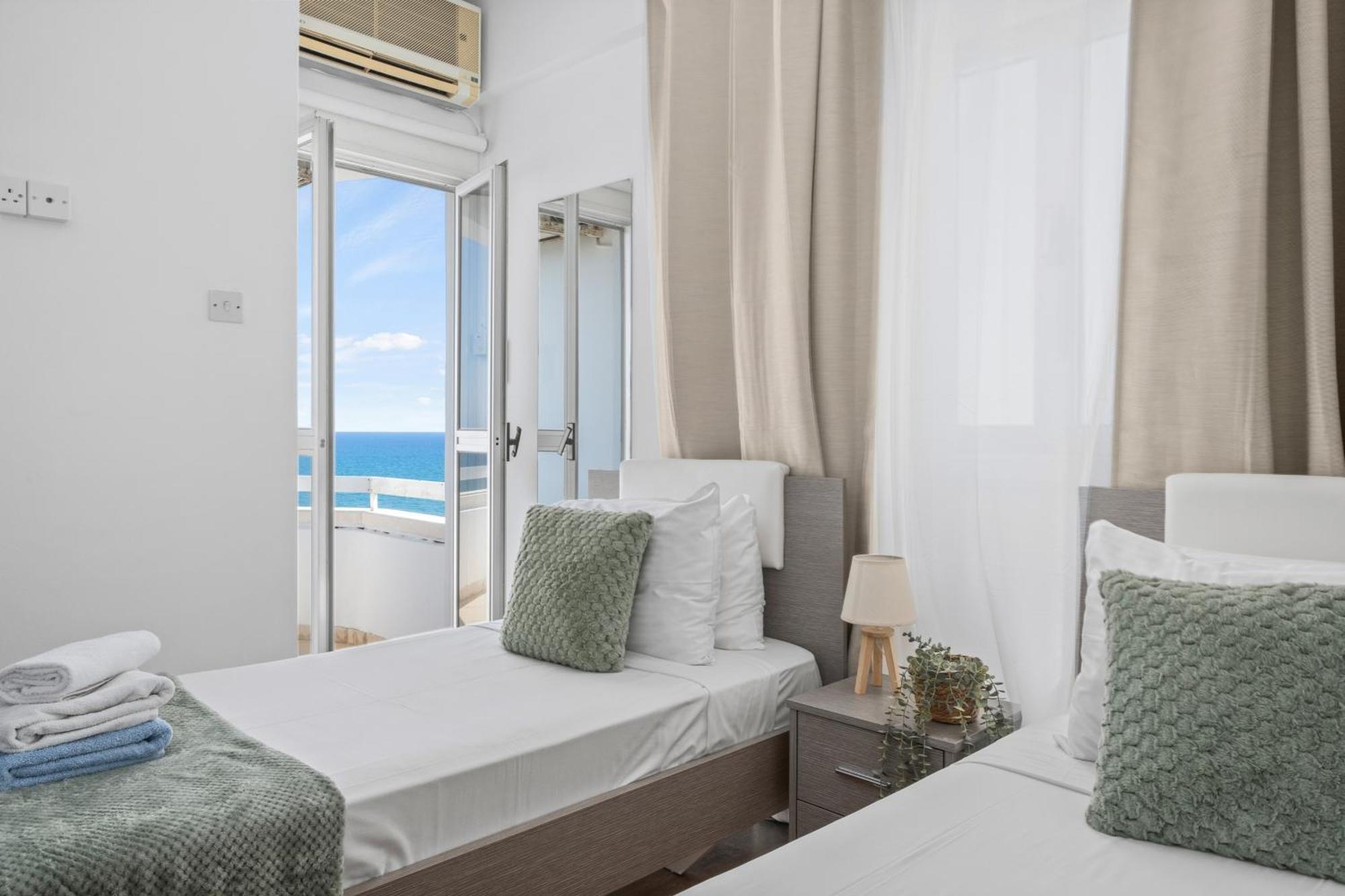 Lazuli Sea View Beachfront- Ap 61 Ларнака Экстерьер фото
